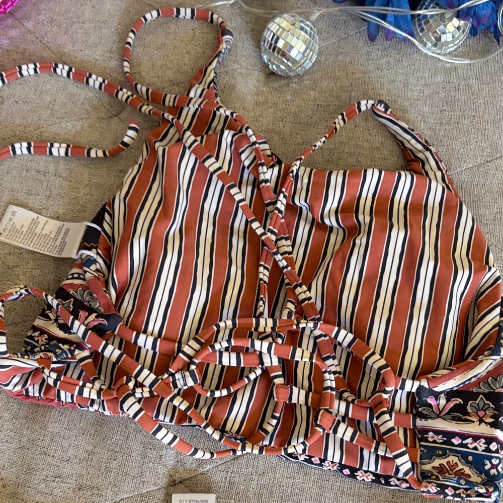 Tribal Print High-Neck Bikini Set - Multicolor - Picture 9 of 10